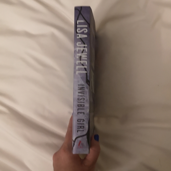 Invisible girl, by Lisa Jewel - Picture 3 of 3